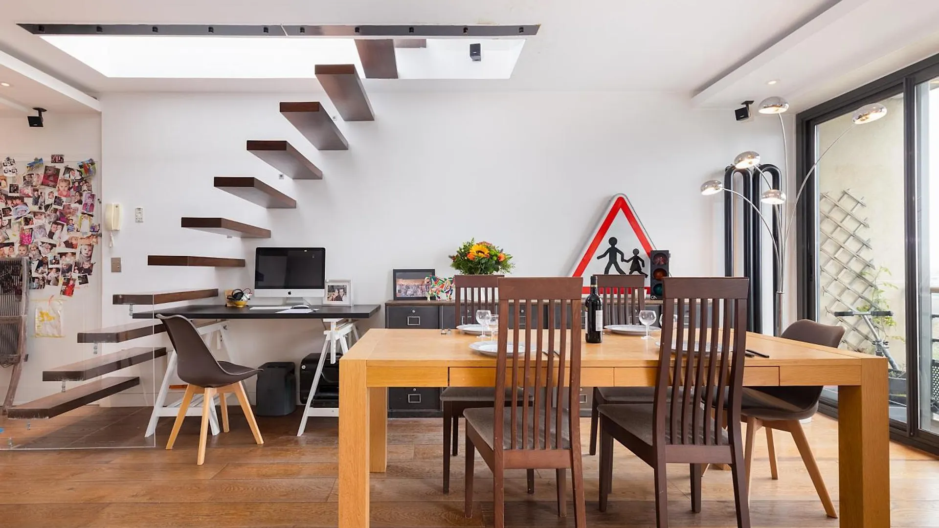 Top Floor With Eiffel Tower View And Roof Top 파리