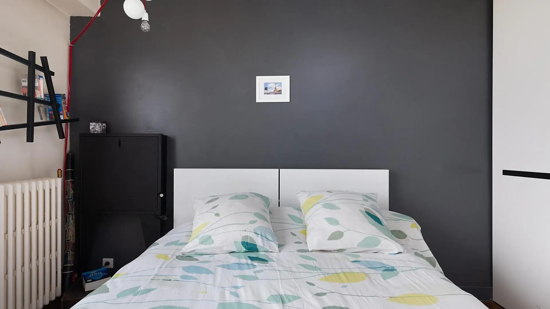 Top Floor With Eiffel Tower View And Roof Top 파리 프랑스