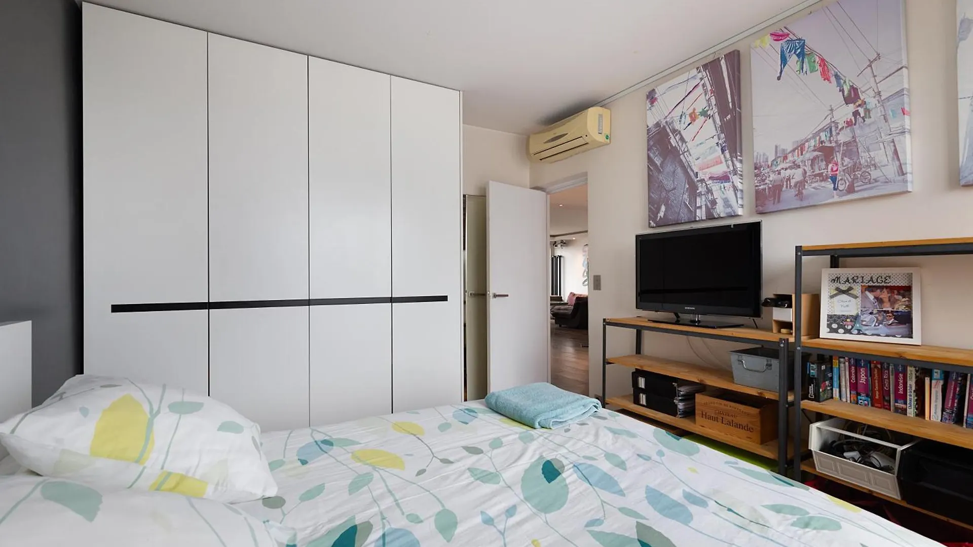Top Floor With Eiffel Tower View And Roof Top 파리