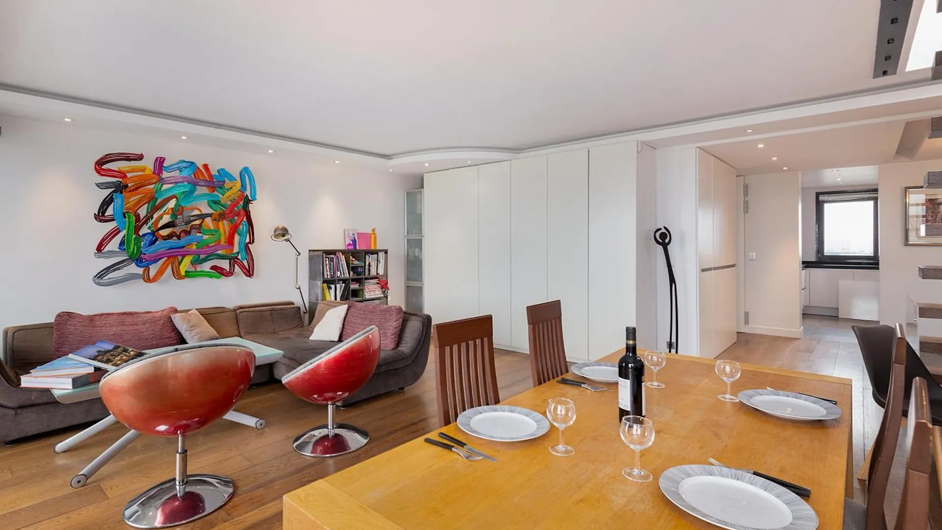 Top Floor With Eiffel Tower View And Roof Top 파리 아파트