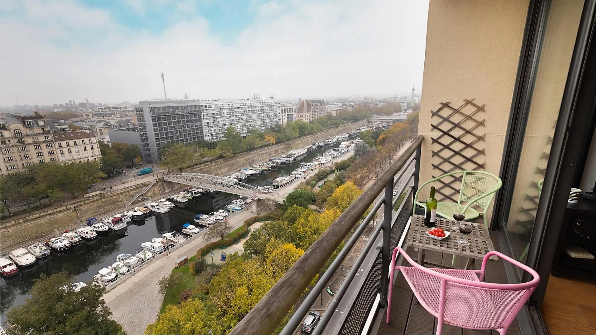 Top Floor With Eiffel Tower View And Roof Top Paris Lägenhet